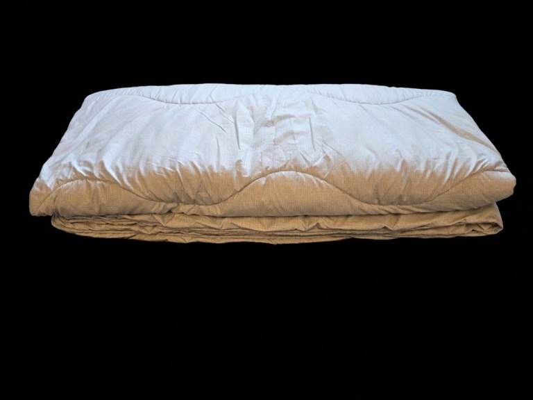 Luxurious 10.5T Night Owl Double Duvet Light Grey