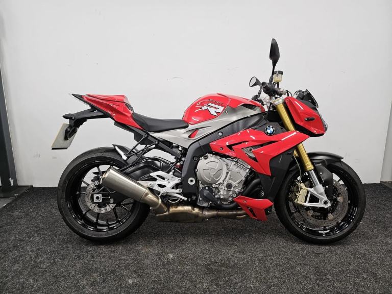BMW S1000R ** ONE OWNER - VERY LOW MILEAGE - FULL SERVICE HISTORY **