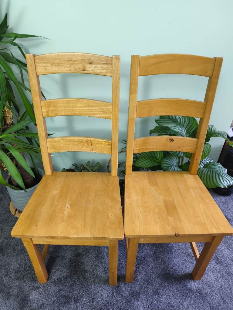 Wooden dining chairs x4