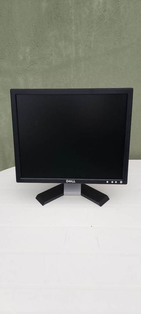 SOLD - DELL Monitor 43cm/17” – FREE
