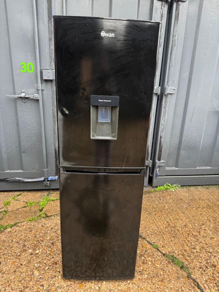 Swan Fridge Freezer 175cm Black 