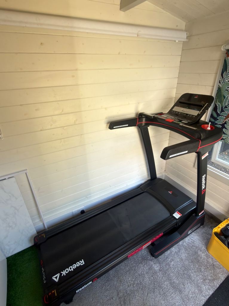 Reebok Jet 100 Series Treadmill – Excellent Condition / Fully Working