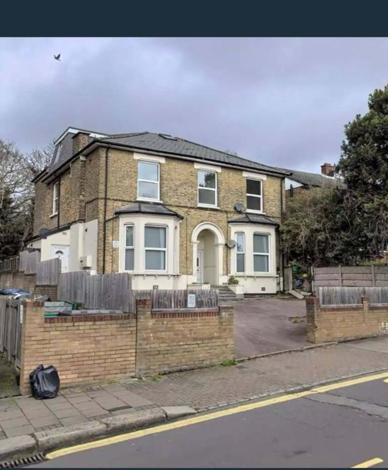 Build Block of 5 x 2-Bed Flats (SE207YZ) - COMPANY LET ALLOWED