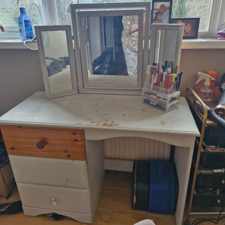 Free Dressing Table*