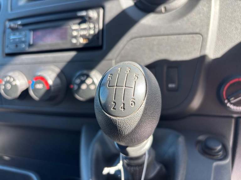 RENAULT MASTER WAV WHEELCHAIR ACCESSIBLE VEHICLE 2.3 FWD SL28 dCi 110 Business