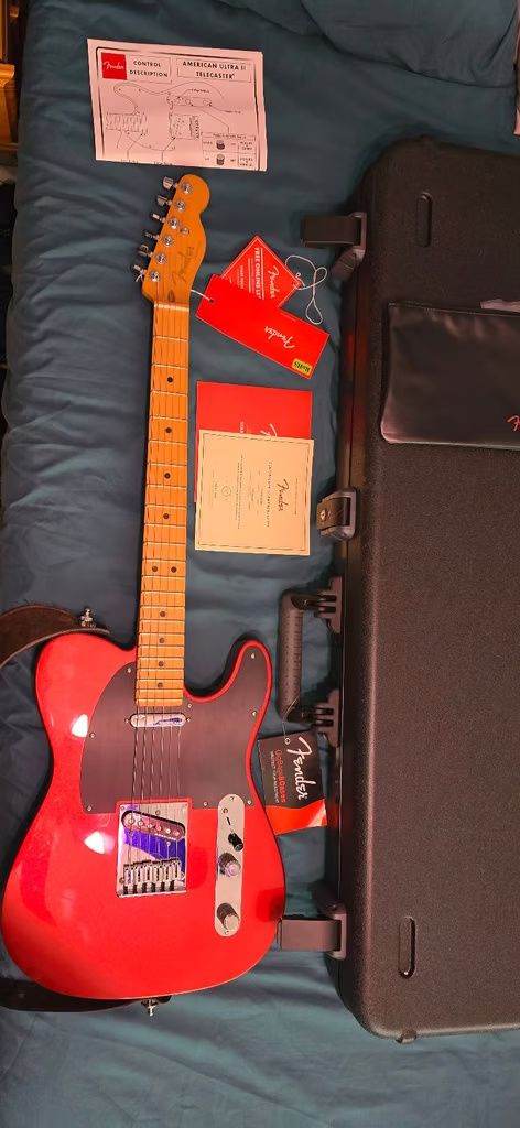 Fender USA Ultra II 2 Telecaster in Sinistar red