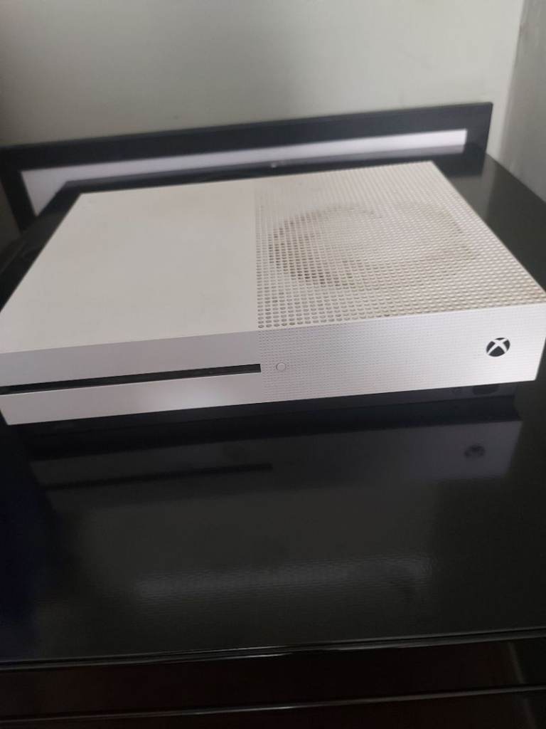 Pre owned  Xbox One S White  500GB console for sale.