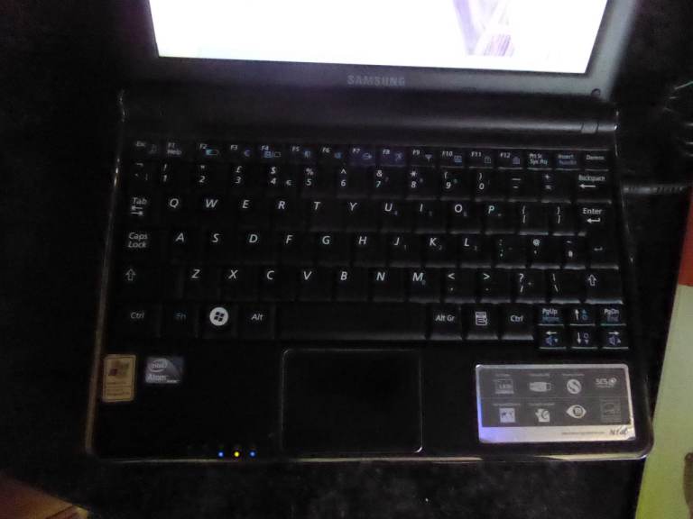 Samsung N140 Notepad with carry cases