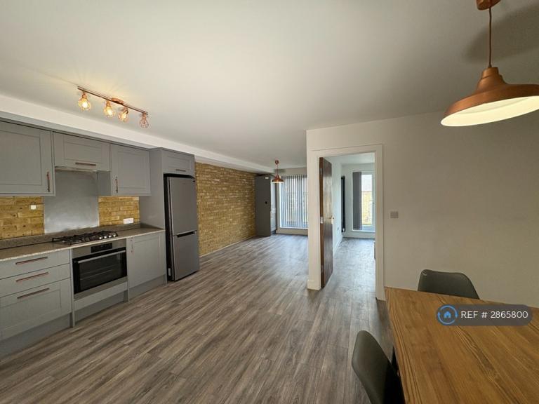 3 bedroom flat in Brick Lane, London, E1 (3 bed) (#2865800)