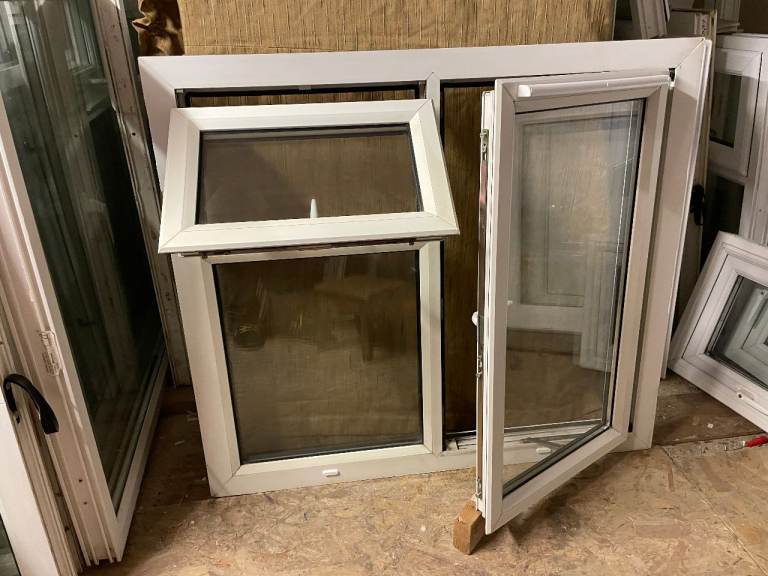 H 105 x W 118.5 cm - UPVC DOUBLE GLAZED WINDOW - CLEAR GLASS - GOOD CONDITION (REF: MJ8)