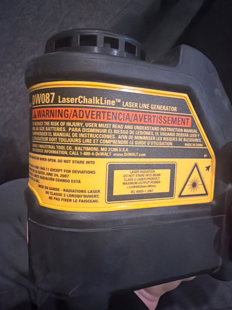 DeWalt DW087 Laser Chalk Line – Self Levelling Laser Line Generator