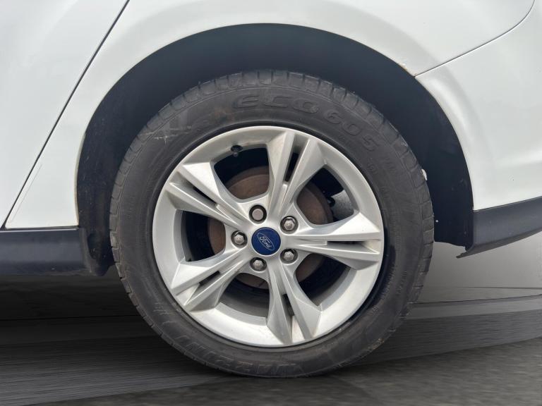 2013 Ford Focus 1.6 Zetec Euro 5 5dr HATCHBACK Petrol Manual