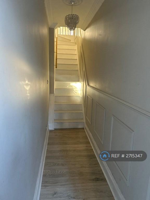 image for 2 bedroom flat in Chislehurst High Street, Chislehurst, BR7 (2 bed) (#2715347)