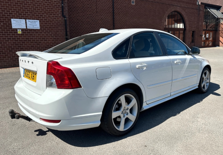 * ULEZ FREE * 2011 VOLVO S40 1.6 PETROL R-DESIGN 4 DOOR MANUAL * TOW BAR * HPI CLEAR * 10 MONTHS MOT
