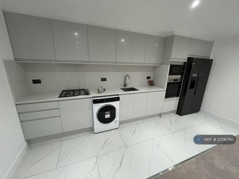 3 bedroom flat in Long Lane, Croydon, CR0 (3 bed) (#2706760)