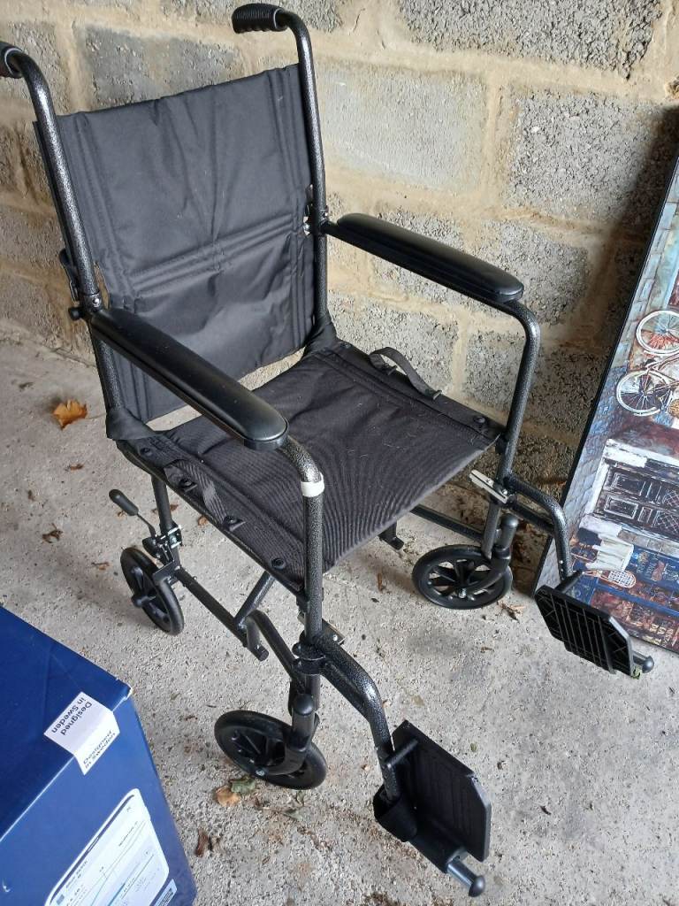 Foldable wheelchair 