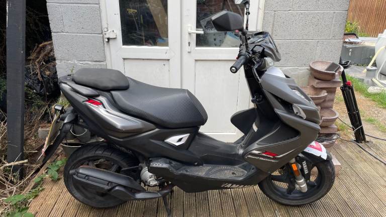 YAMAHA AEROX NS50 2017 50CC SCOOTER (2 STROKE) HPI CLEAR MOT 9931 MILES