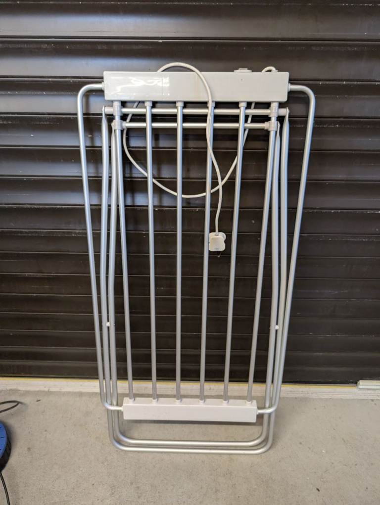 Heated drying rack