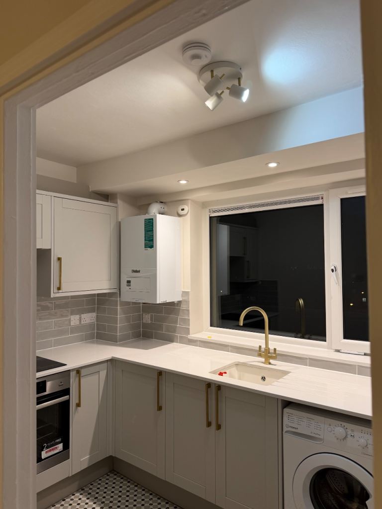 3 bedroom flat - SE21 8PY