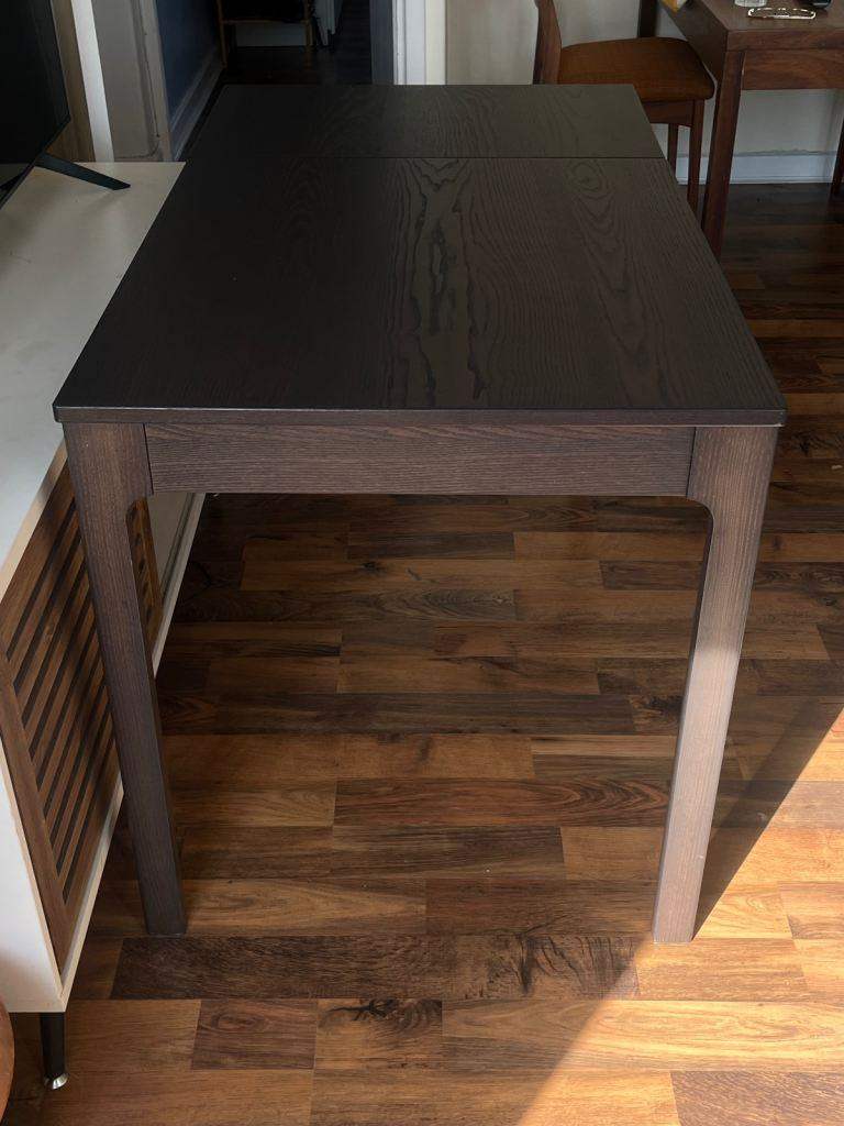 Extendable Dining Table – Dark Brown – Excellent Condition