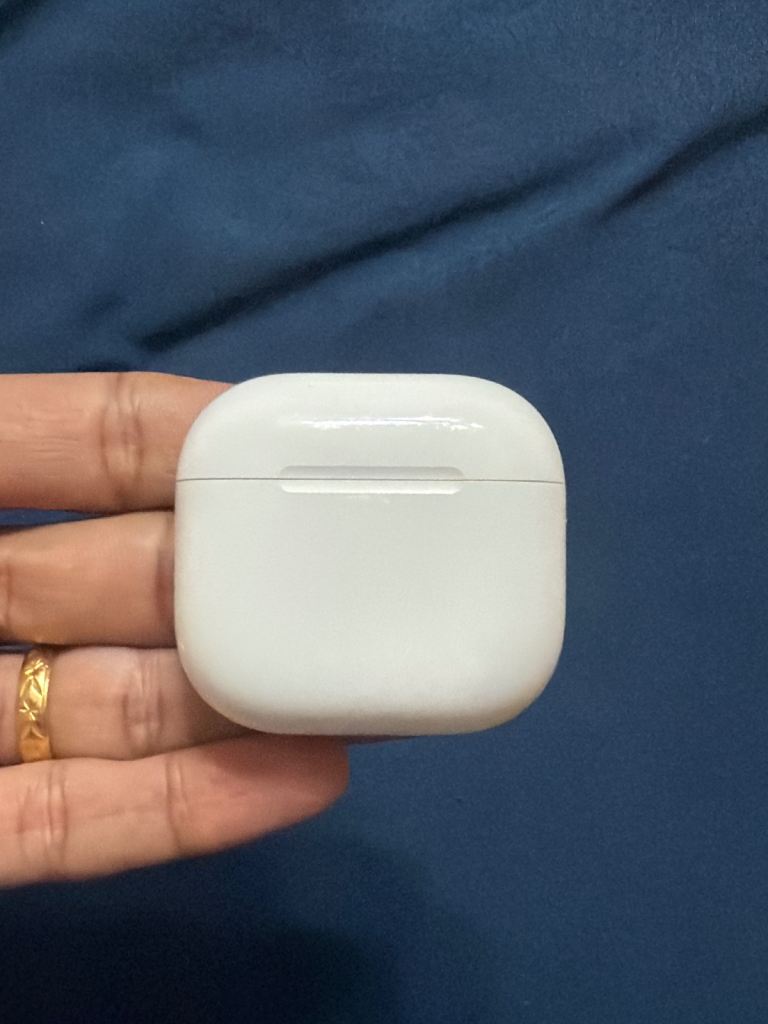 image for Airpod 4 charging case only 