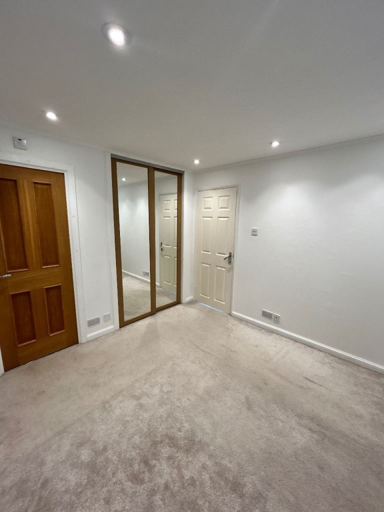 Ensuite room ideal for couples