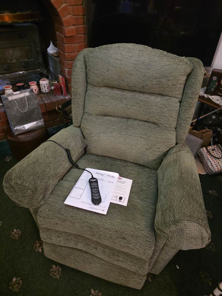 Riser recliner VGC in green made in Britain 🇬🇧 