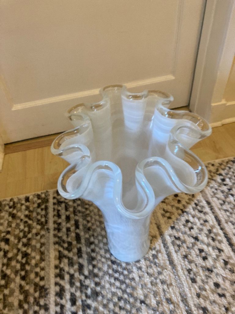 Vase - white glass with fluted edge 
