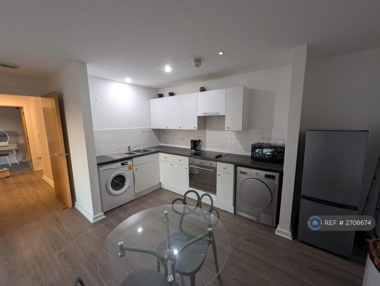 2 bedroom flat in Ordsall Lane, Salford, M5 (2 bed) (#2708674)