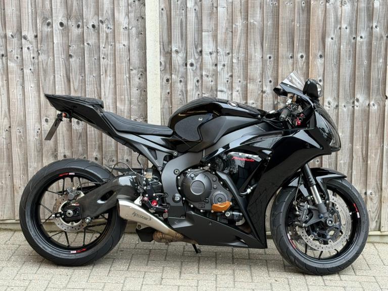 HONDA CBR 1000 RR FIREBLADE 2012 (12) SUPER SPORT + FACELIFT + IMMACULATE