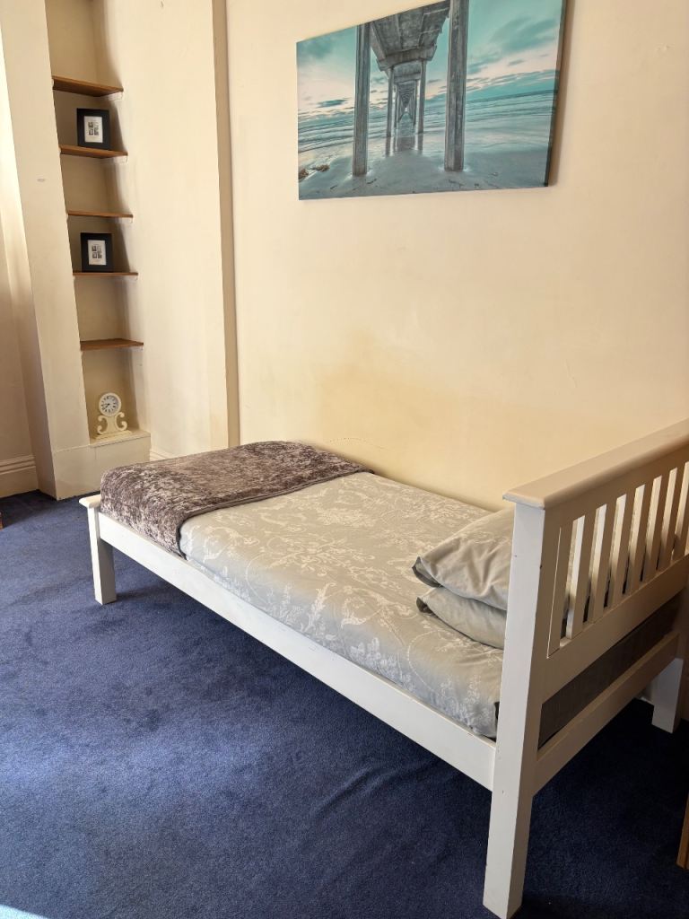 Large Studio Flat - Totally Self Contained 