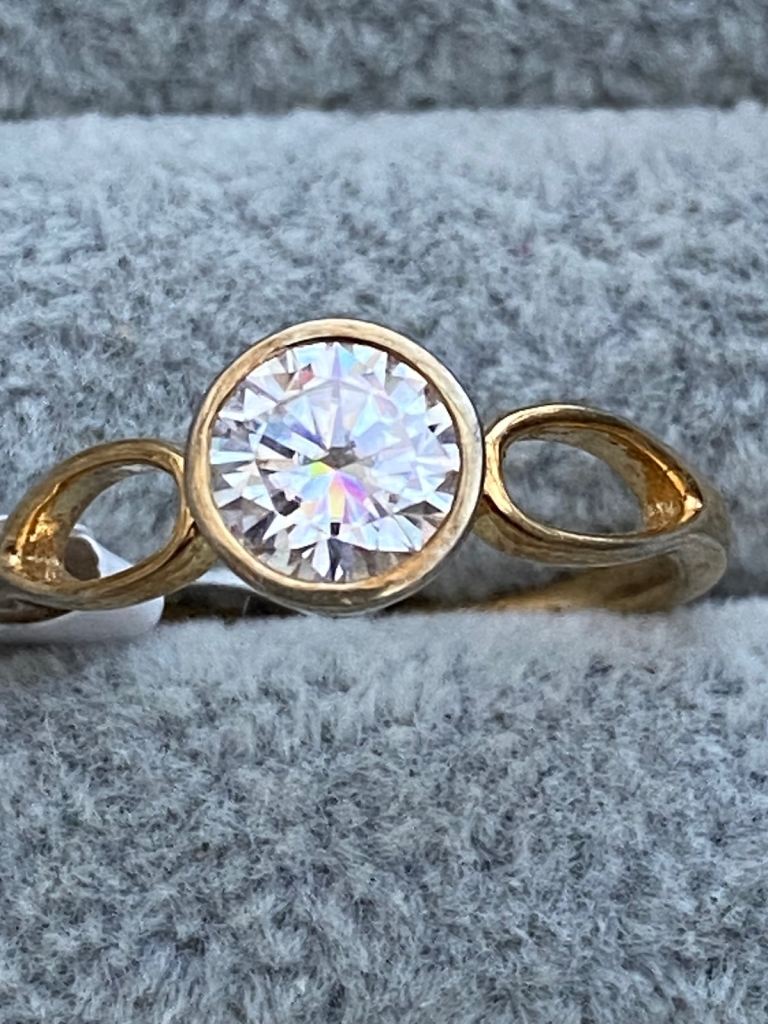 NEW Moissanite ring