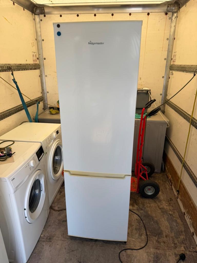 Indesit Fridge Freezer – White, Good Condition