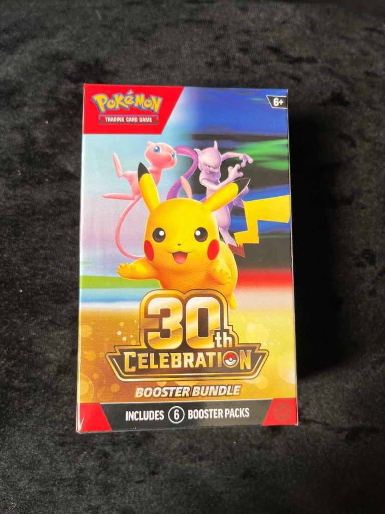  POKÉMON TCG: BOOSTER BUNDLE - 30TH CELEBRATION