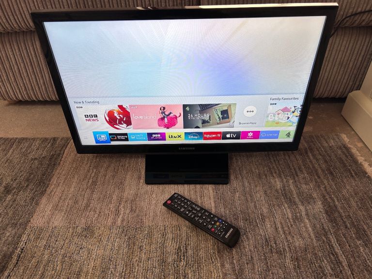 (REDUCED) Samsung UE24N4300AK 24" Smart LED TV - ideal as second TV or for caravan/motorhome