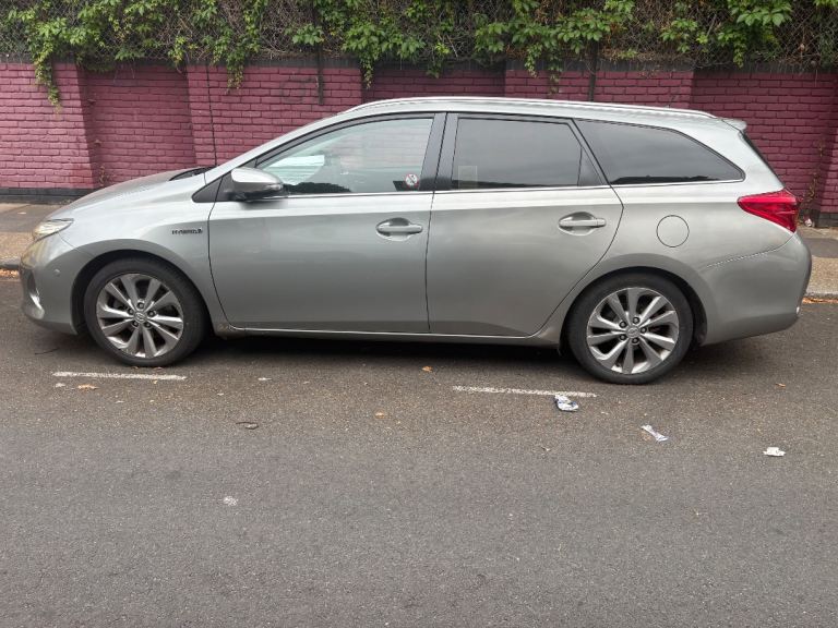 Toyota Auris Estate Excel Hybrid Petrol, well maintained, for sale £6299