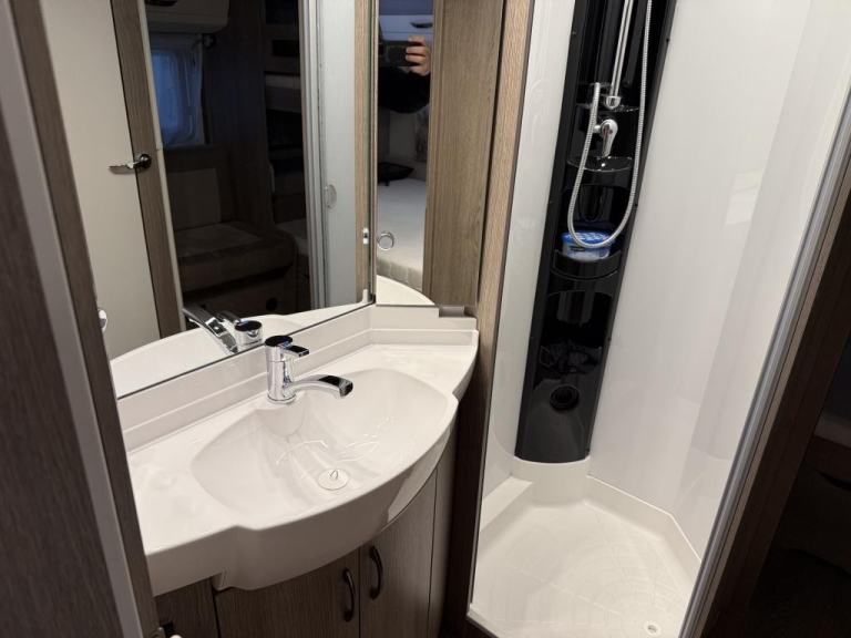 2022 HOBBY Prestige 720 kwfu 6 Berth fixed, bunkbeds, and double