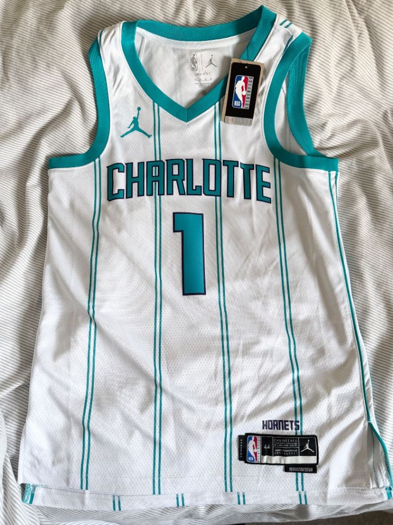 (Brand new) NBA Charlotte Hornets LaMelo basketball jersey uniform(size M)
