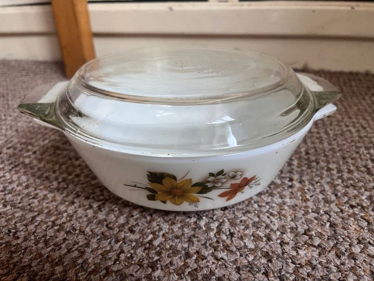vintage Pyrex casserole dish Autumn Glory floral pattern