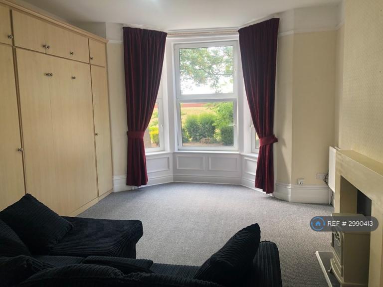 Studio flat in Hook Road, Goole, DN14 (#2990413)