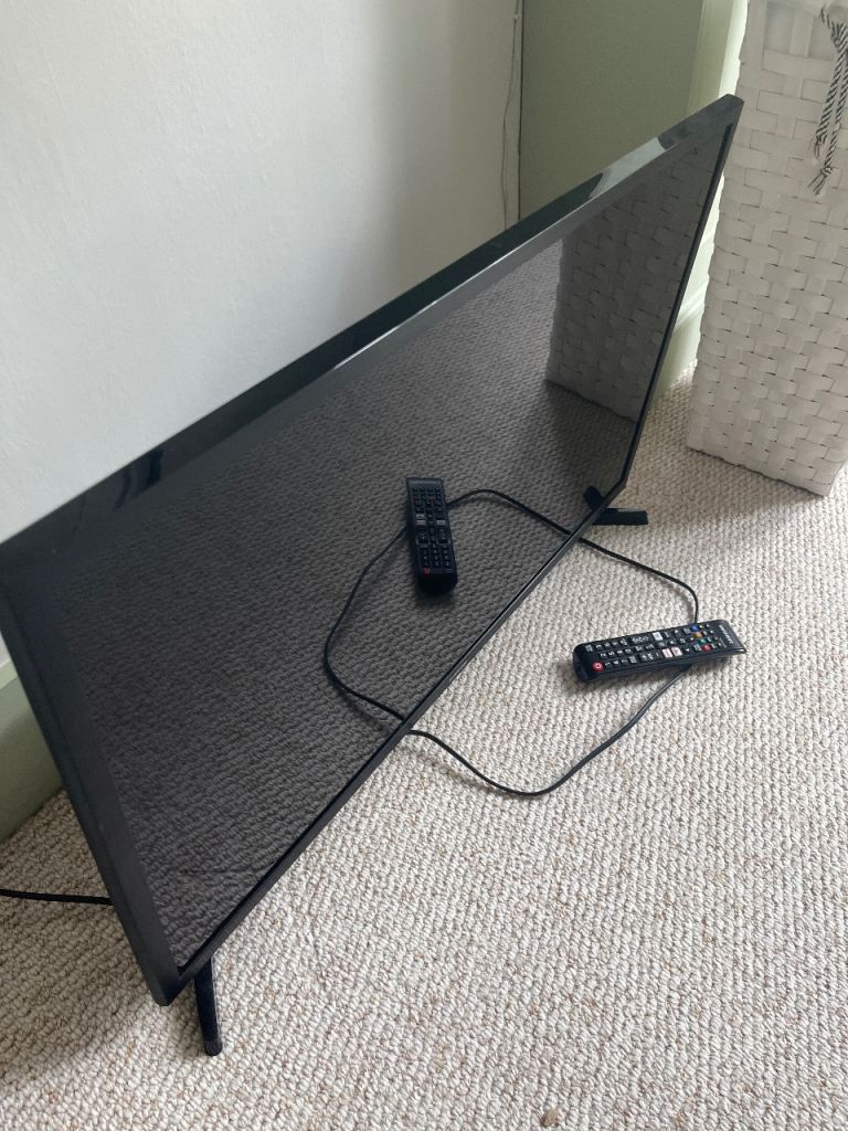 Samsung UE32T5300CE 32” Full HD Smart TV – Excellent Condition