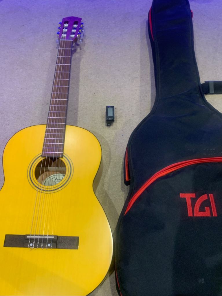 Fender esc 105 guitar with case and free tuner perfect for beginers