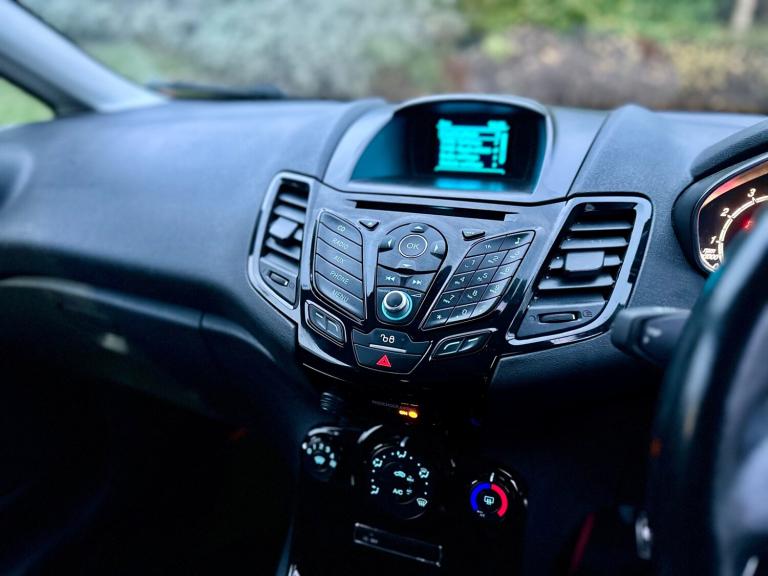 2016 Ford Fiesta 1.0 EcoBoost 140 Zetec S Red 3dr HATCHBACK Petrol Manual