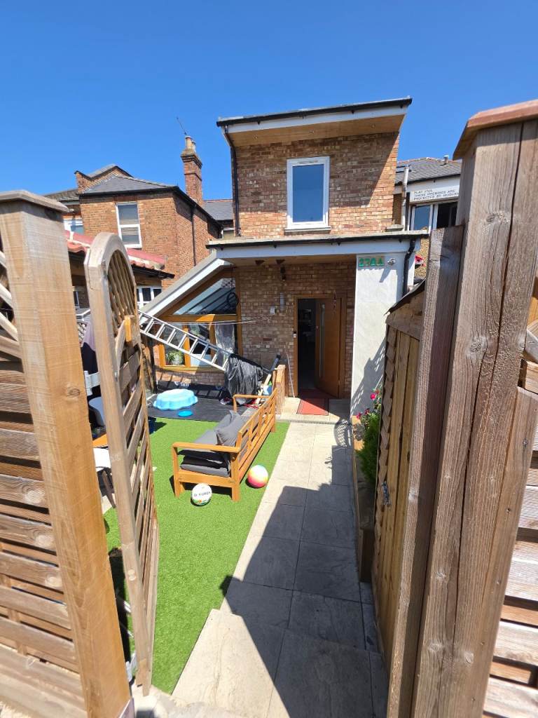 3 double bedroom terrace heart of east barnet village EN4