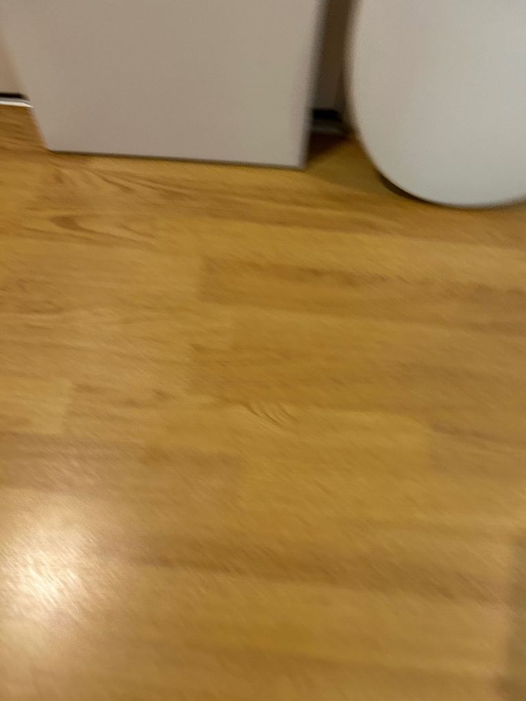 Do you have spare floor vinyl ? For a bathro