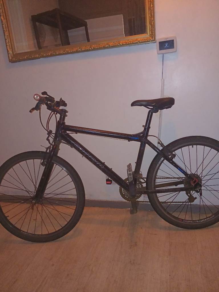 Mens hybrid  carrera bike 