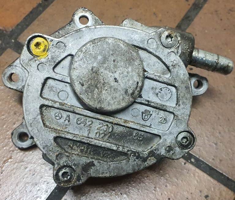 Mercedes Benz CLS 320 CDi Vacuum Pump 2009