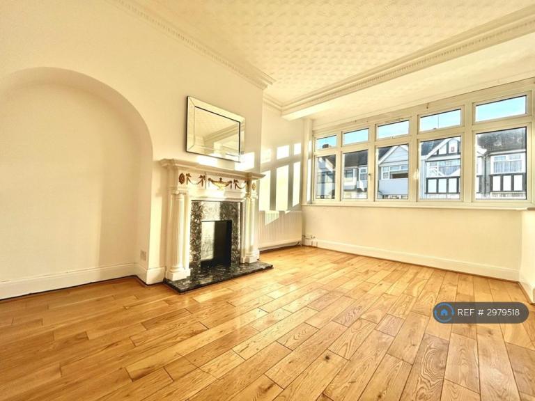 3 bedroom house in Gray Avenue, Dagenham, RM8 (3 bed) (#2979518)