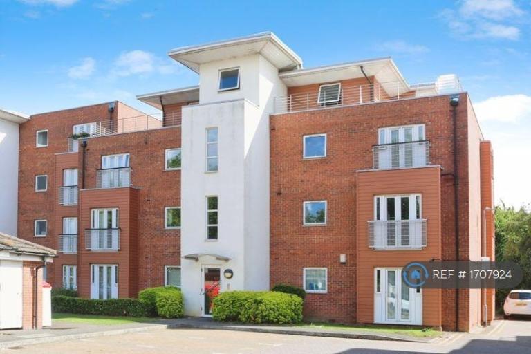 2 bedroom flat in Hawkes Close, Langley, Slough, SL3 (2 bed) (#1707924)