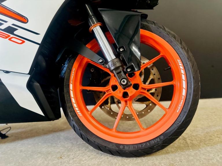 STUNNING 2017/17 KTM RC 390 MOTORCYCLE 